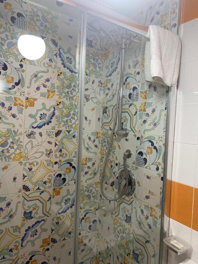 B&B Flower'S House Napoli Bagian luar foto