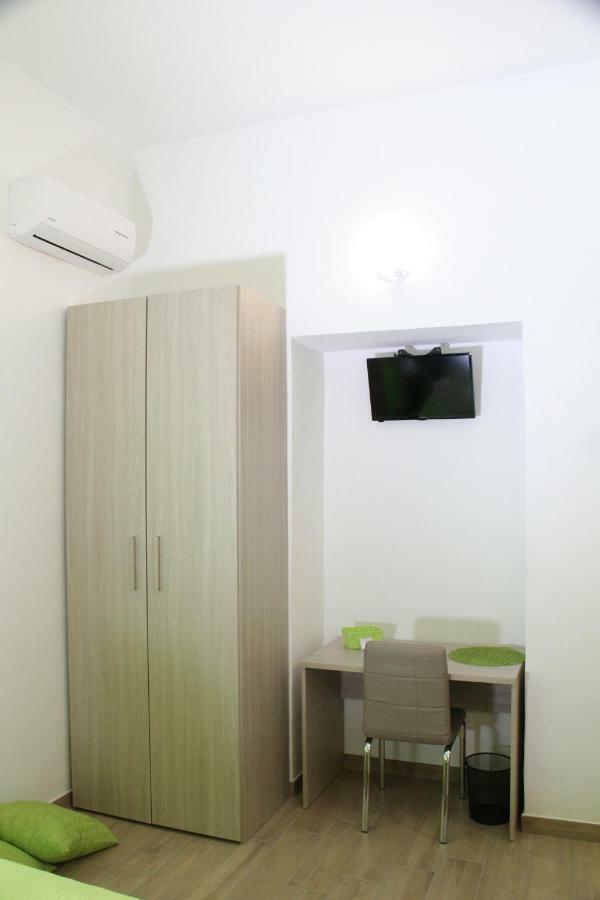 B&B Flower'S House Napoli Bagian luar foto
